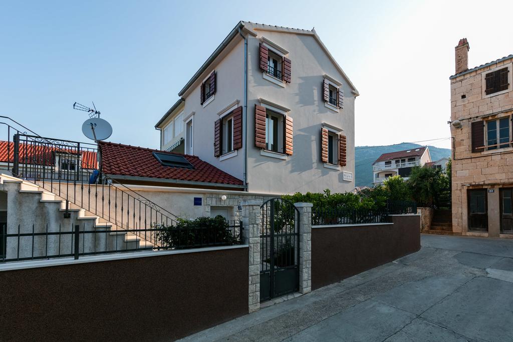 Apartments Kastelani Komiža Exteriér fotografie