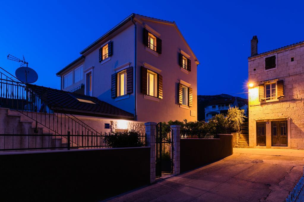 Apartments Kastelani Komiža Exteriér fotografie