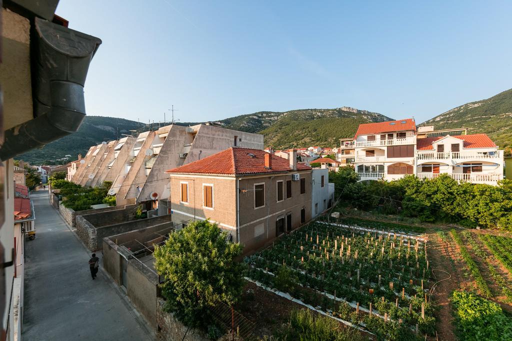 Apartments Kastelani Komiža Exteriér fotografie