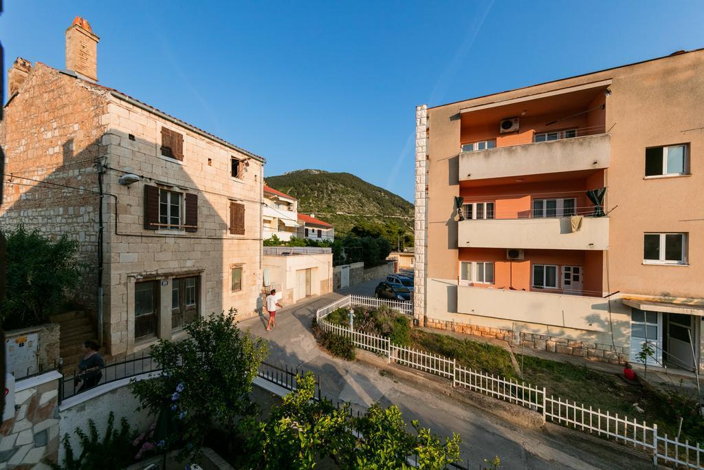 Apartments Kastelani Komiža Exteriér fotografie