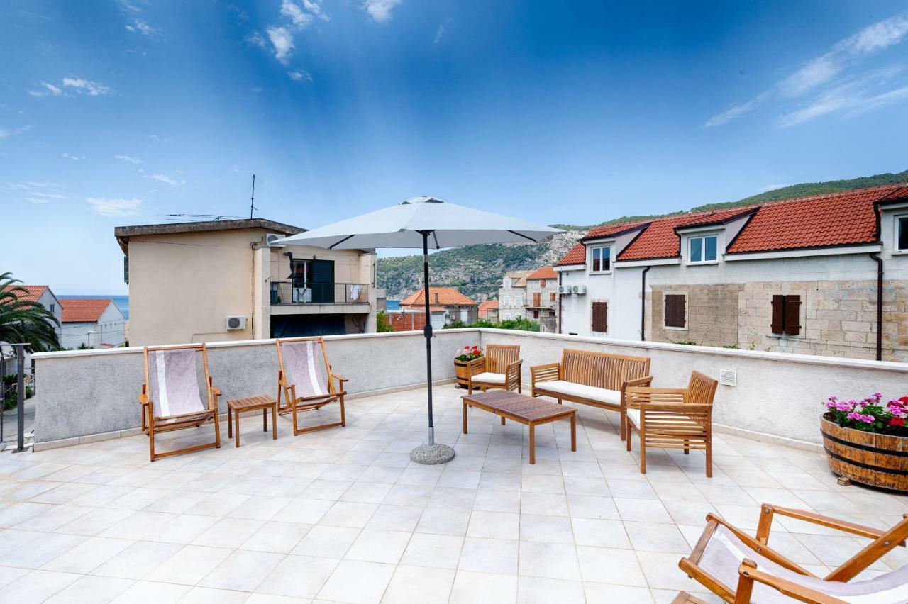 Apartments Kastelani Komiža Exteriér fotografie